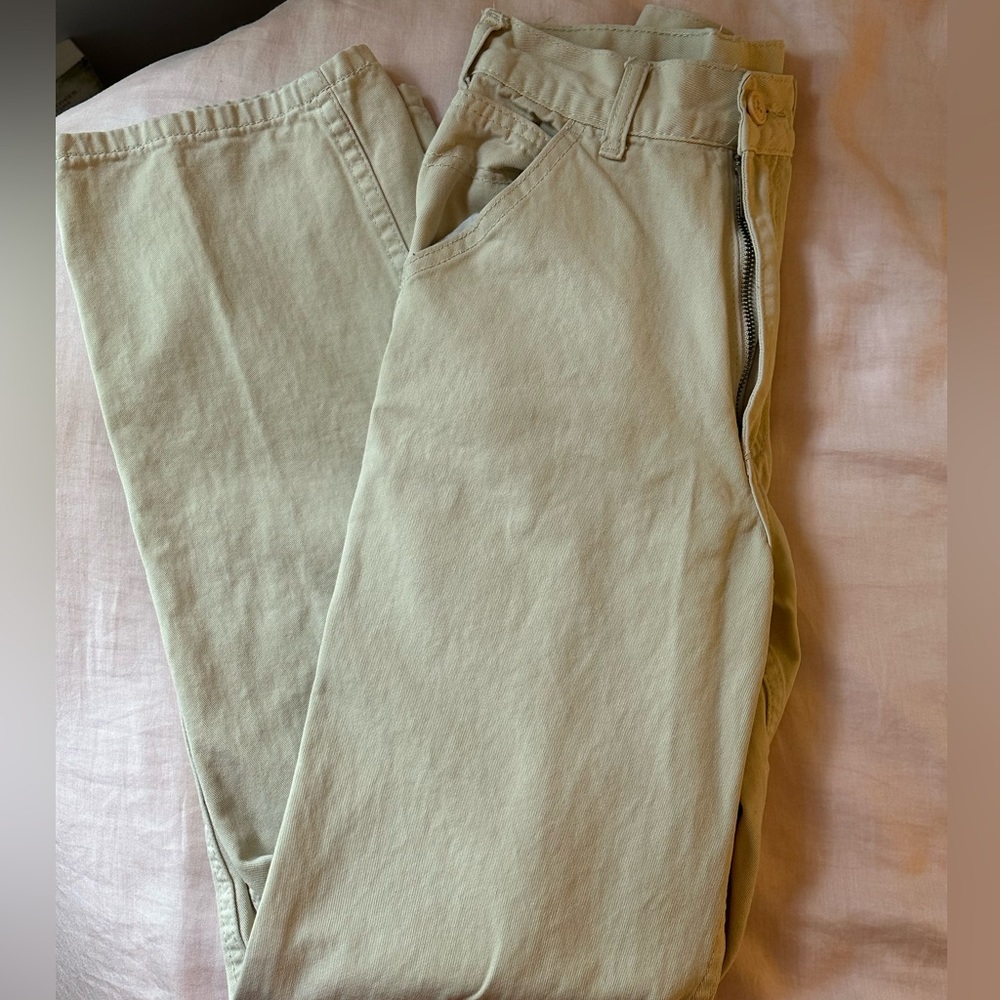 Brandy Melville cargo pants. Khaki cargo pants. Beige cargo pants.